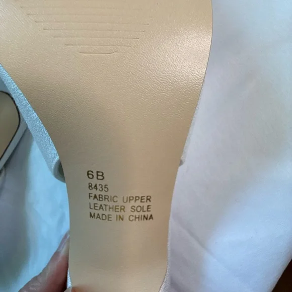 Special Occasions by Saugus Shoe White Heels - Picture 5 of 8